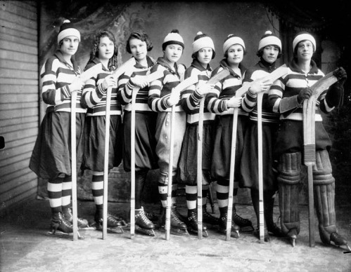 Girls_ice_hockey_team_1921
